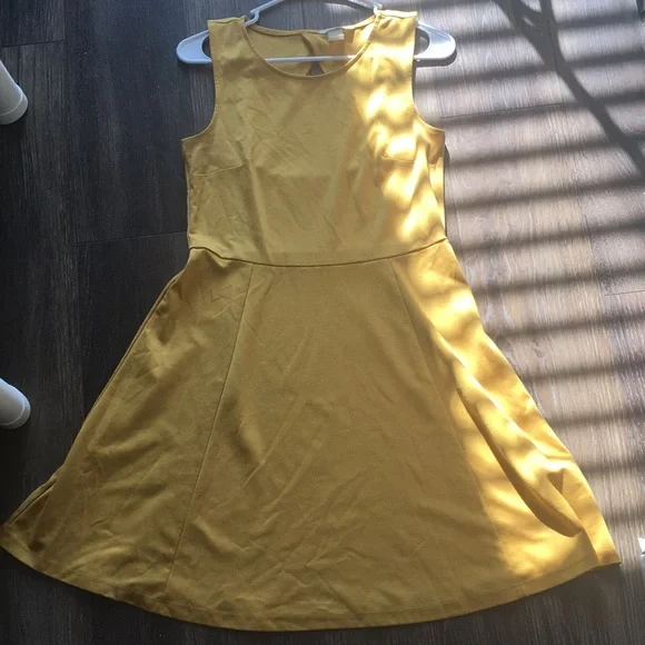 H & M womens mustard colored size M dress - Picture 9 of 10